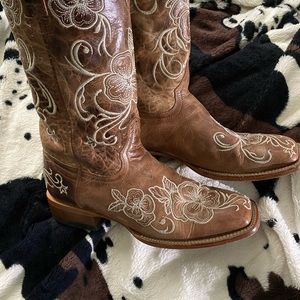 Shyanne women’s boot size 10